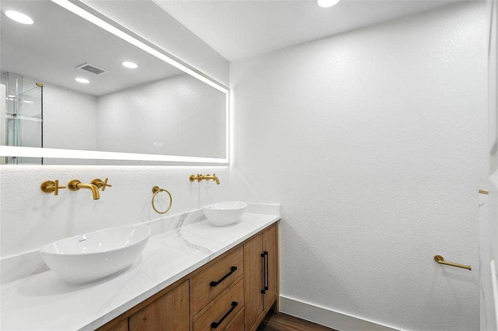 8570 Sweetwood Drive, Dallas, TX 75228 8570 Sweetwood Drive, Dallas, TX 75228