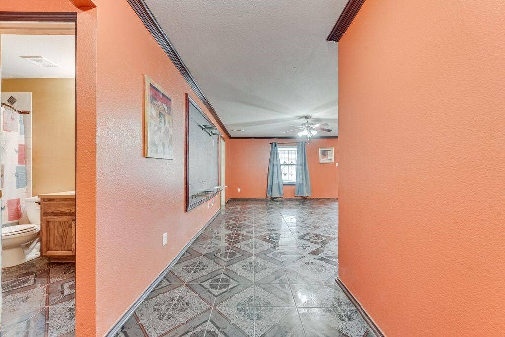 2833 Drycreek Lane, Dallas, TX 75237 2833 Drycreek Lane, Dallas, TX 75237