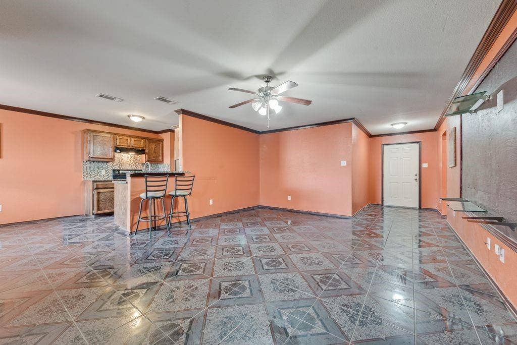 2833 Drycreek Lane, Dallas, TX 75237 2833 Drycreek Lane, Dallas, TX 75237