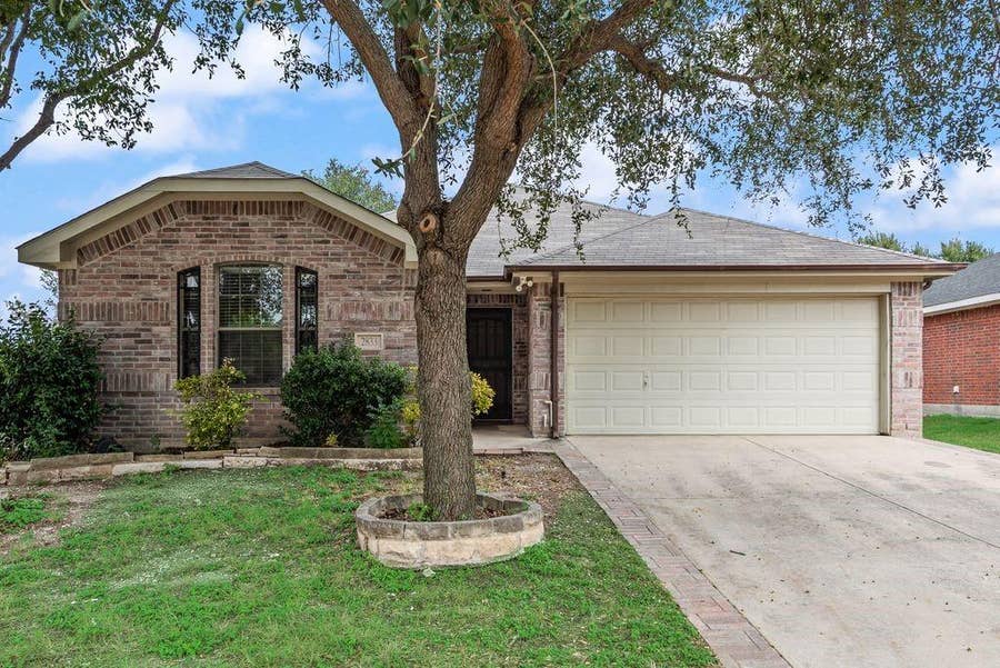 Property photo for 2833 Drycreek Lane, Dallas, TX