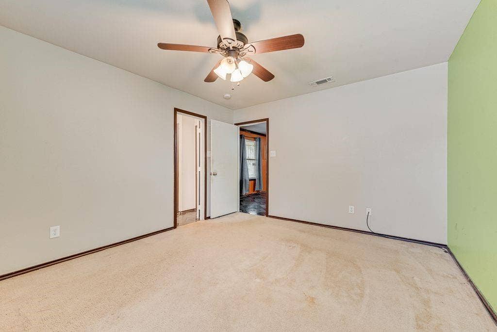 2833 Drycreek Lane, Dallas, TX 75237 2833 Drycreek Lane, Dallas, TX 75237