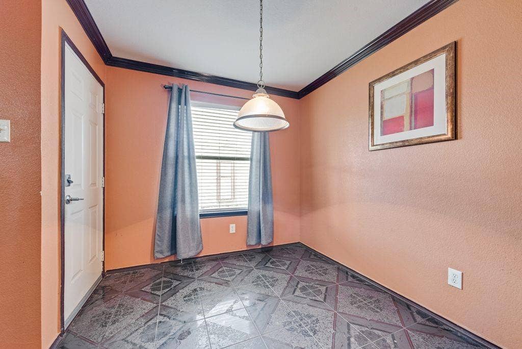 2833 Drycreek Lane, Dallas, TX 75237 2833 Drycreek Lane, Dallas, TX 75237