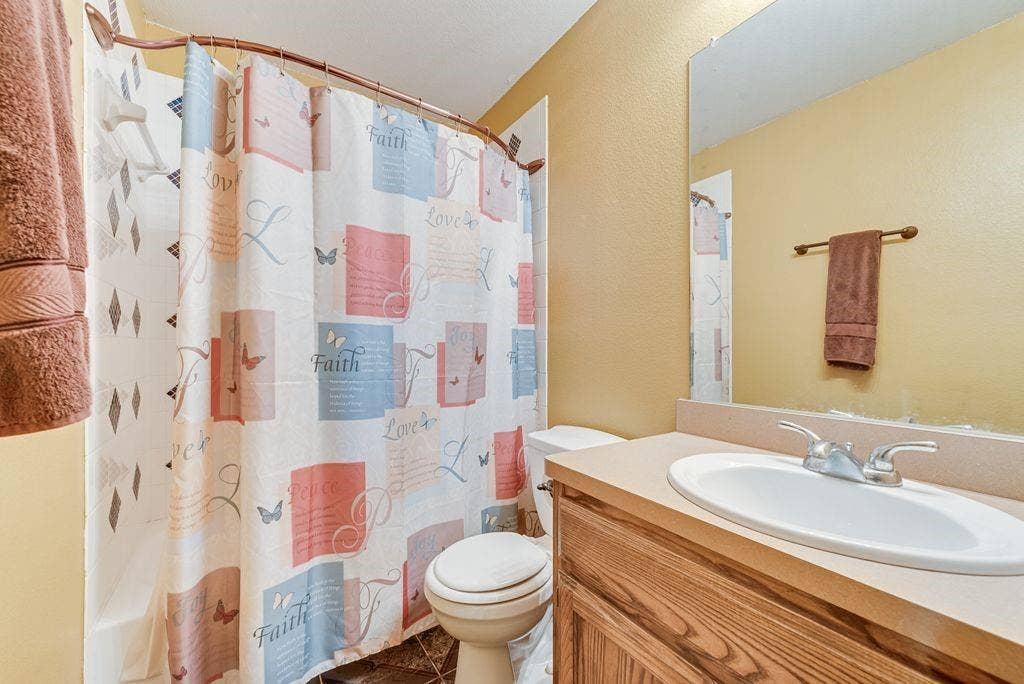 2833 Drycreek Lane, Dallas, TX 75237 2833 Drycreek Lane, Dallas, TX 75237