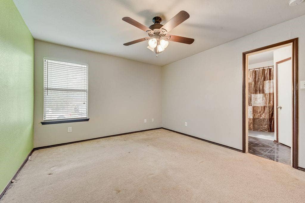2833 Drycreek Lane, Dallas, TX 75237 2833 Drycreek Lane, Dallas, TX 75237