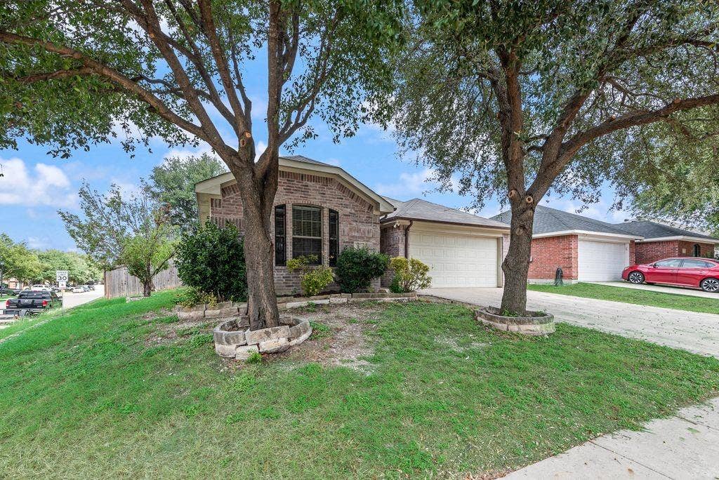 2833 Drycreek Lane, Dallas, TX 75237 2833 Drycreek Lane, Dallas, TX 75237