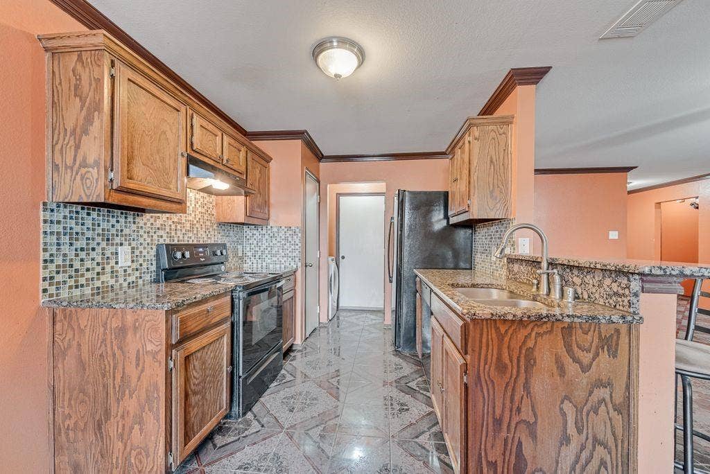 2833 Drycreek Lane, Dallas, TX 75237 2833 Drycreek Lane, Dallas, TX 75237