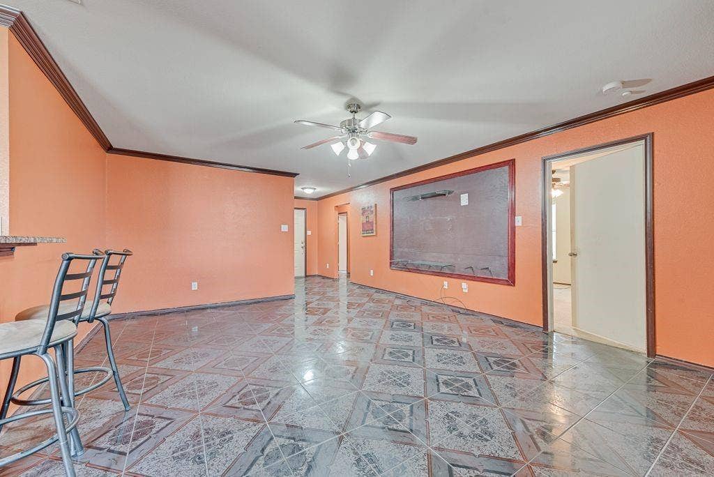 2833 Drycreek Lane, Dallas, TX 75237 2833 Drycreek Lane, Dallas, TX 75237