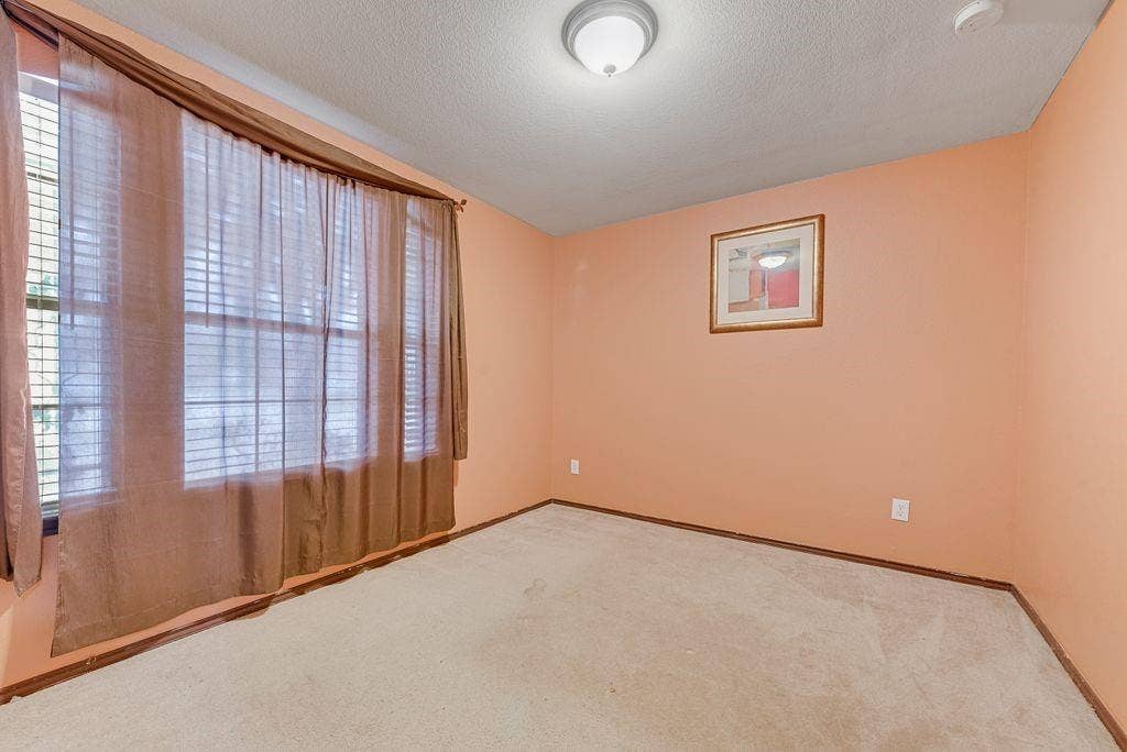 2833 Drycreek Lane, Dallas, TX 75237 2833 Drycreek Lane, Dallas, TX 75237