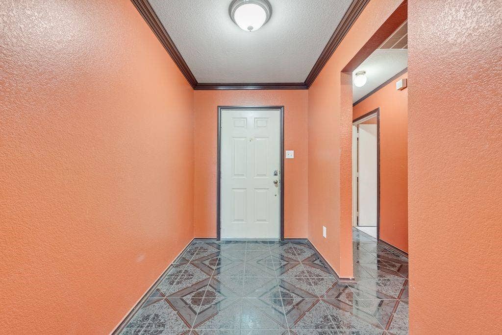 2833 Drycreek Lane, Dallas, TX 75237 2833 Drycreek Lane, Dallas, TX 75237