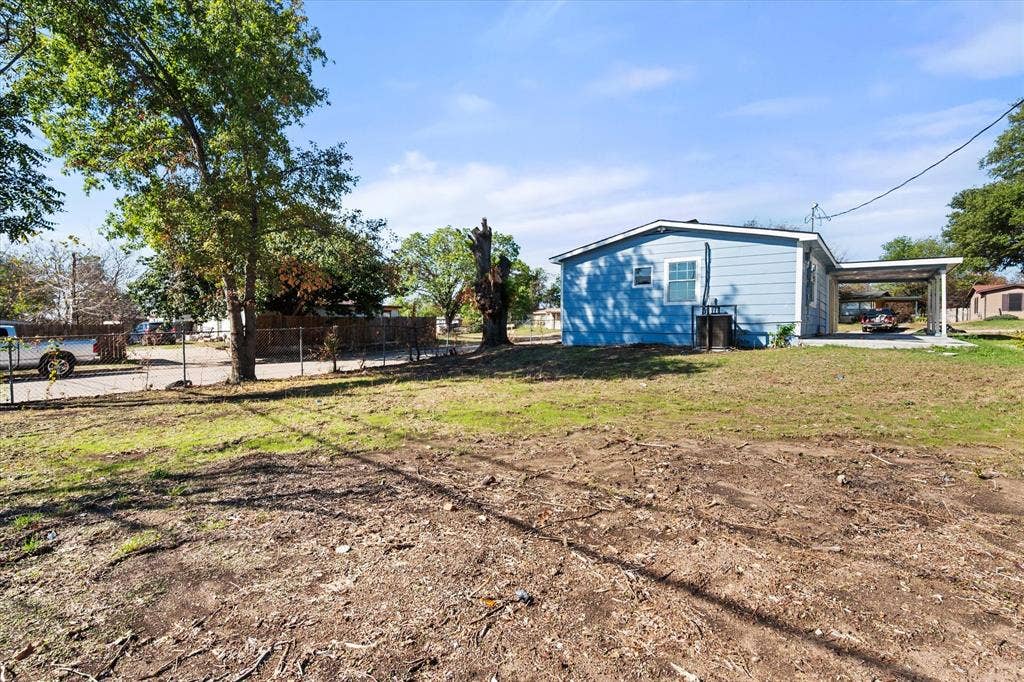 2313 Lucas Drive, Fort Worth, TX 76112