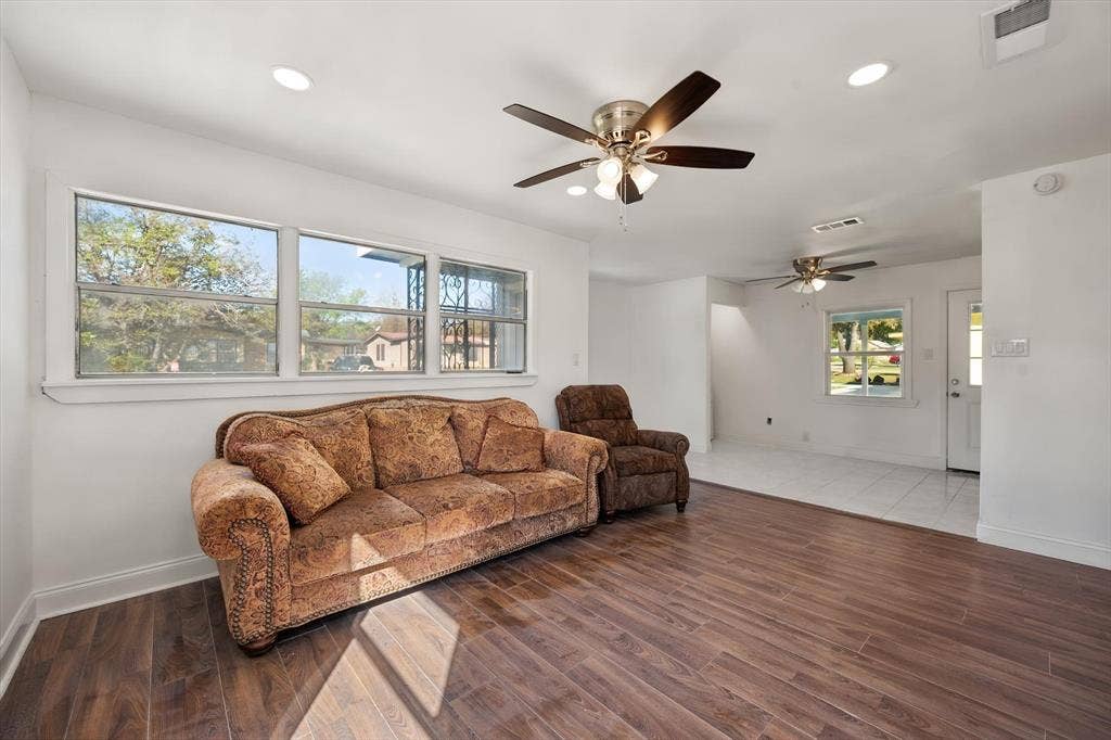2313 Lucas Drive, Fort Worth, TX 76112