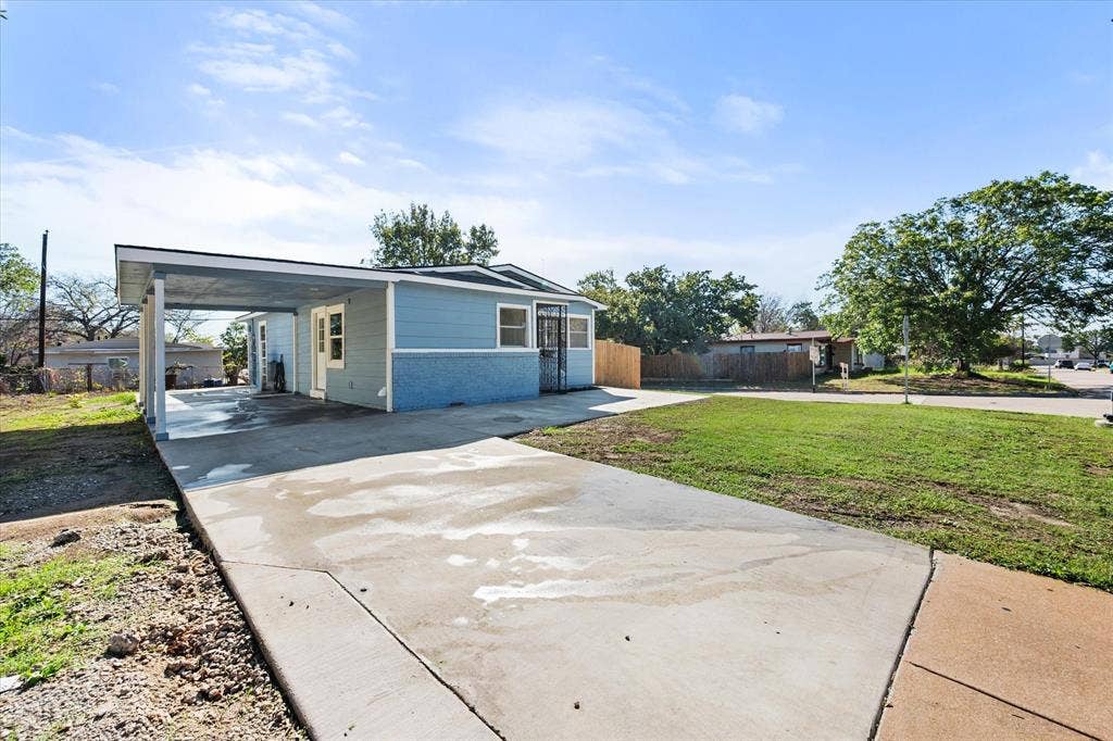 2313 Lucas Drive, Fort Worth, TX 76112