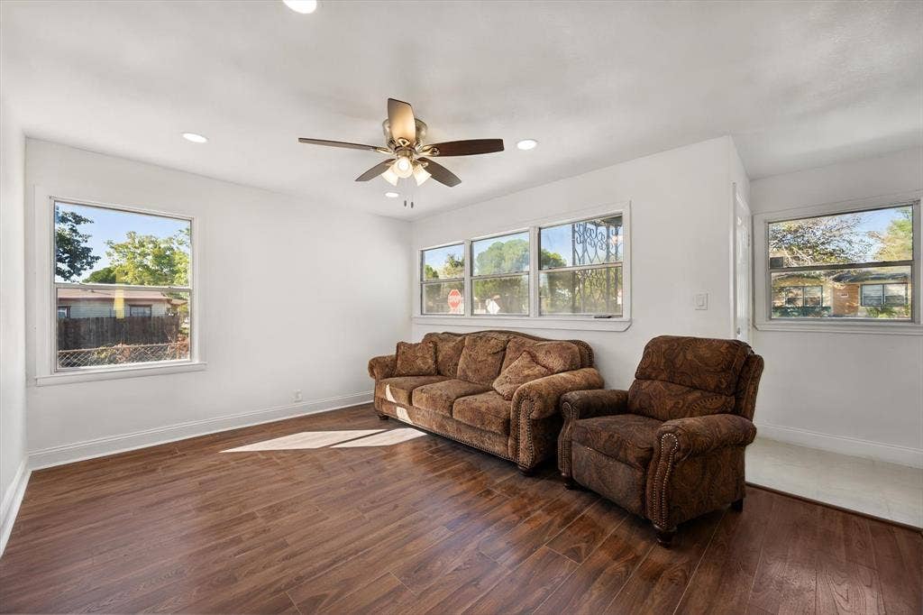 2313 Lucas Drive, Fort Worth, TX 76112