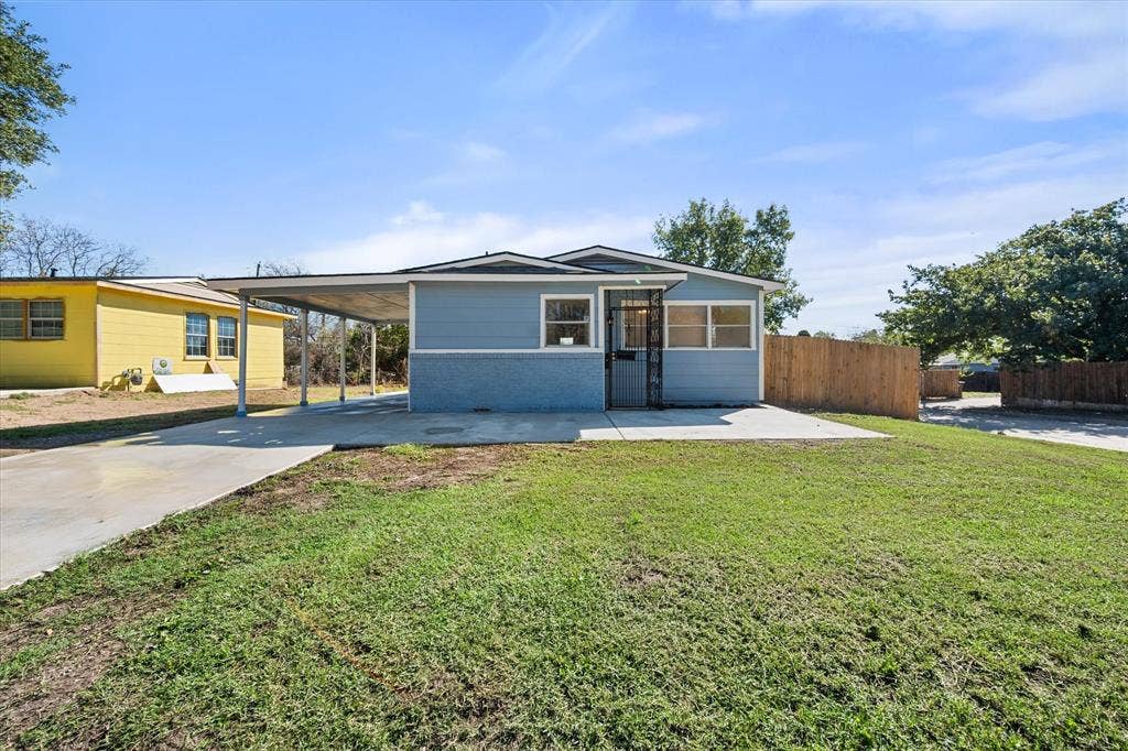 2313 Lucas Drive, Fort Worth, TX 76112