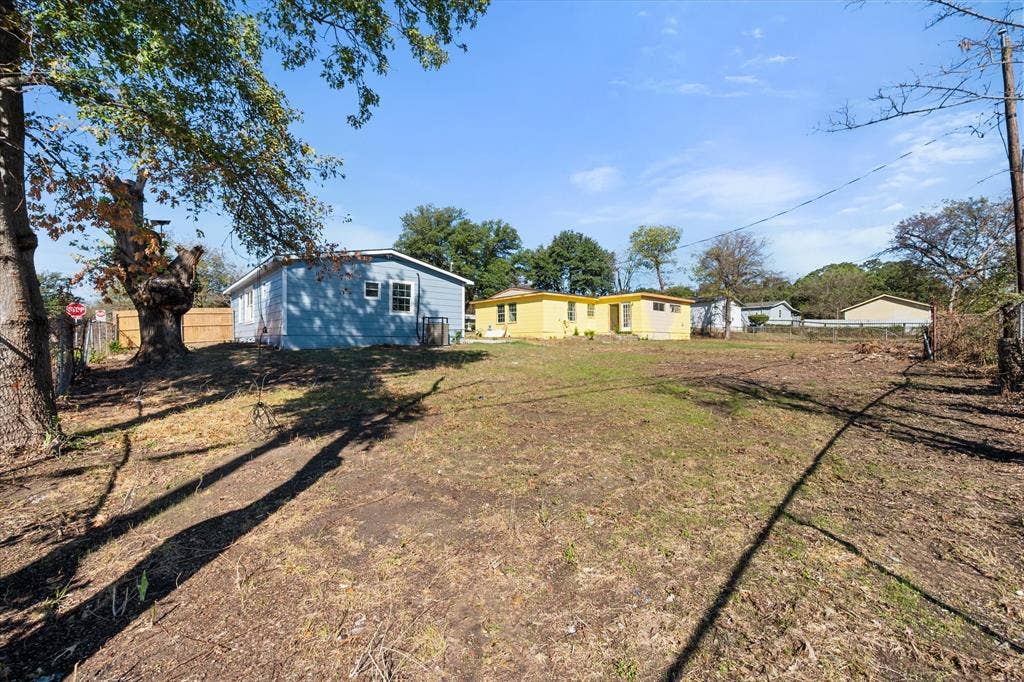 2313 Lucas Drive, Fort Worth, TX 76112