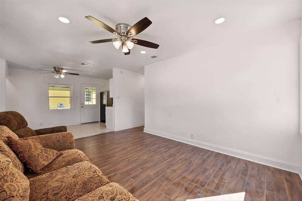 2313 Lucas Drive, Fort Worth, TX 76112
