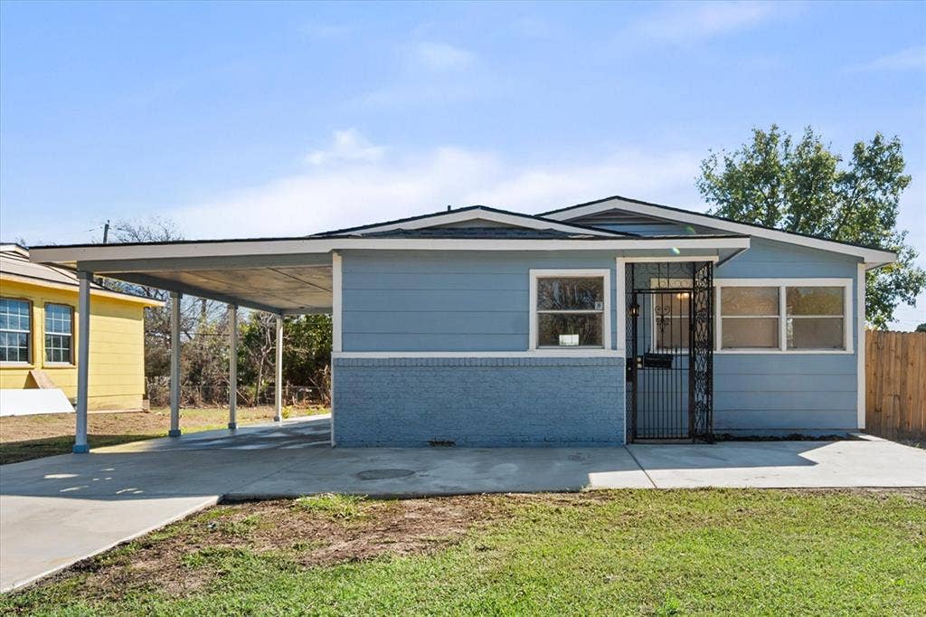 2313 Lucas Drive, Fort Worth, TX 76112
