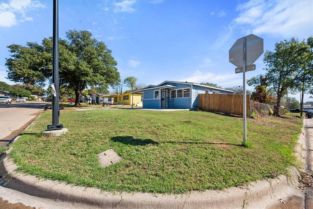 2313 Lucas Drive, Fort Worth, TX 76112
