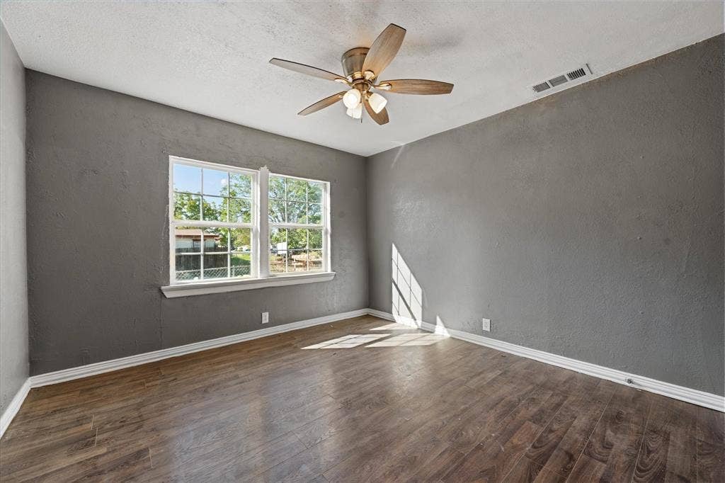 2313 Lucas Drive, Fort Worth, TX 76112