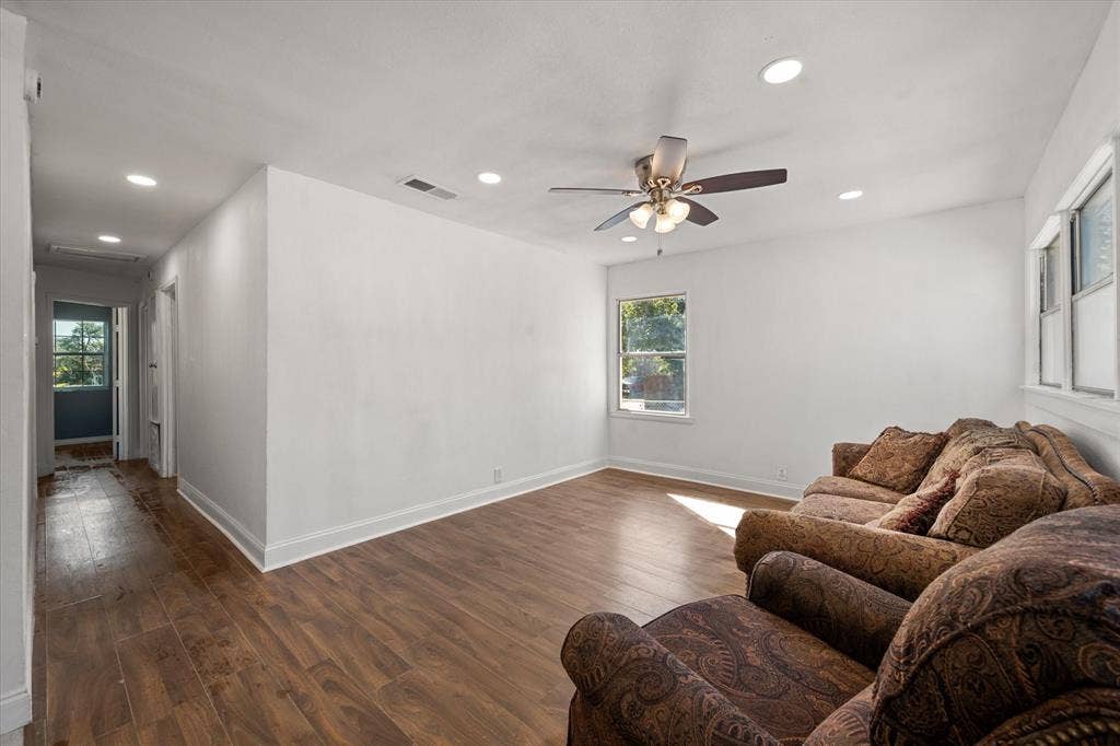 2313 Lucas Drive, Fort Worth, TX 76112