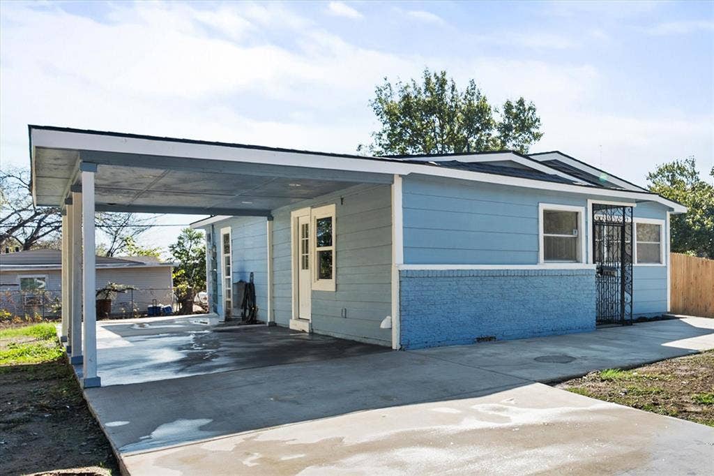 2313 Lucas Drive, Fort Worth, TX 76112