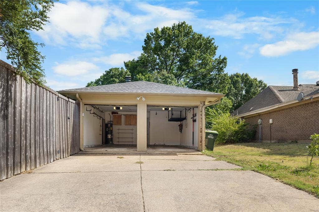 1317 Seabrook Drive, Plano, TX 75023 1317 Seabrook Drive, Plano, TX 75023