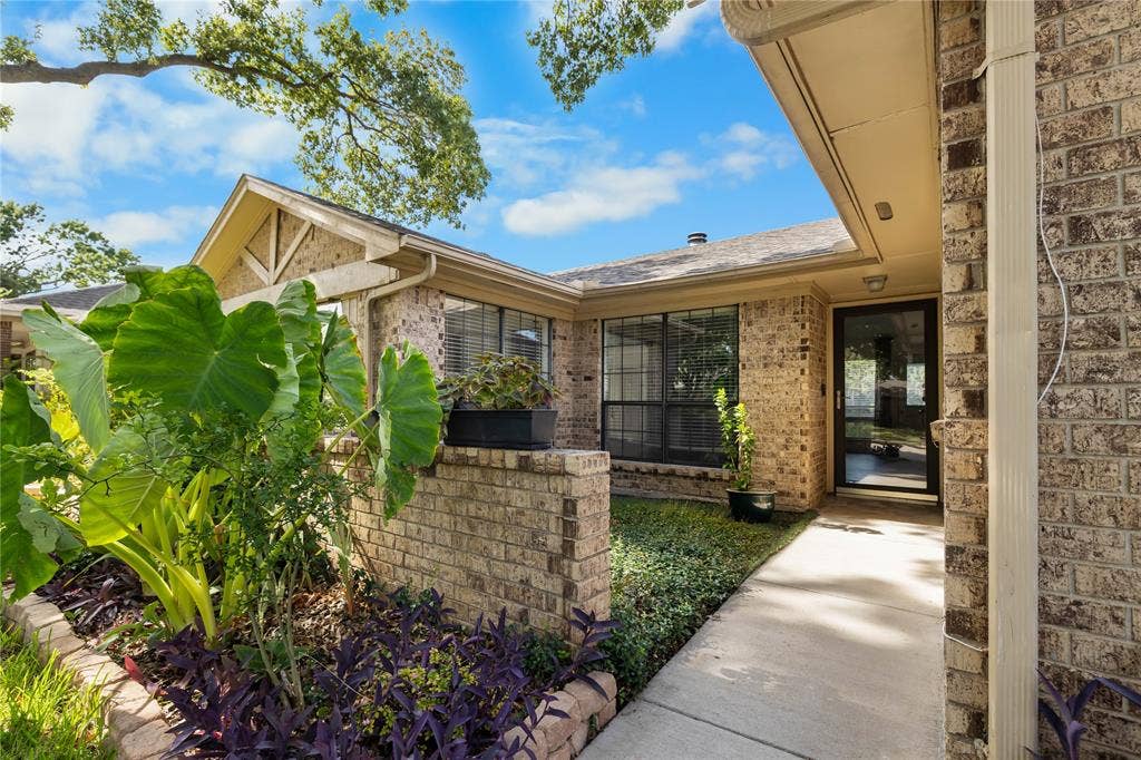 1317 Seabrook Drive, Plano, TX 75023 1317 Seabrook Drive, Plano, TX 75023