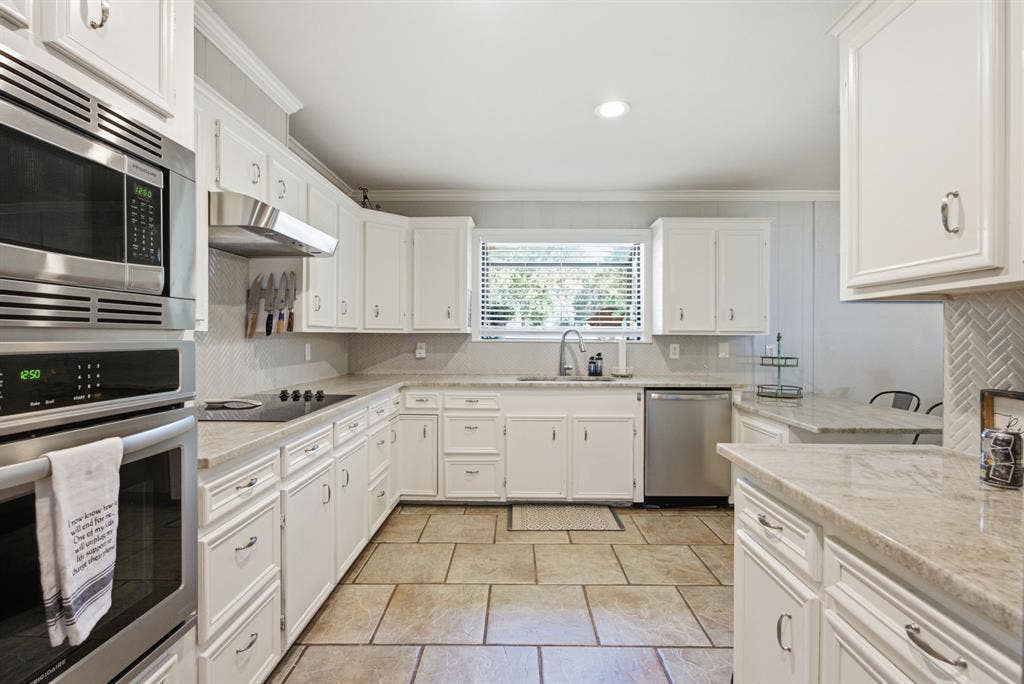688 Charlya Drive, Bullard, TX 75757