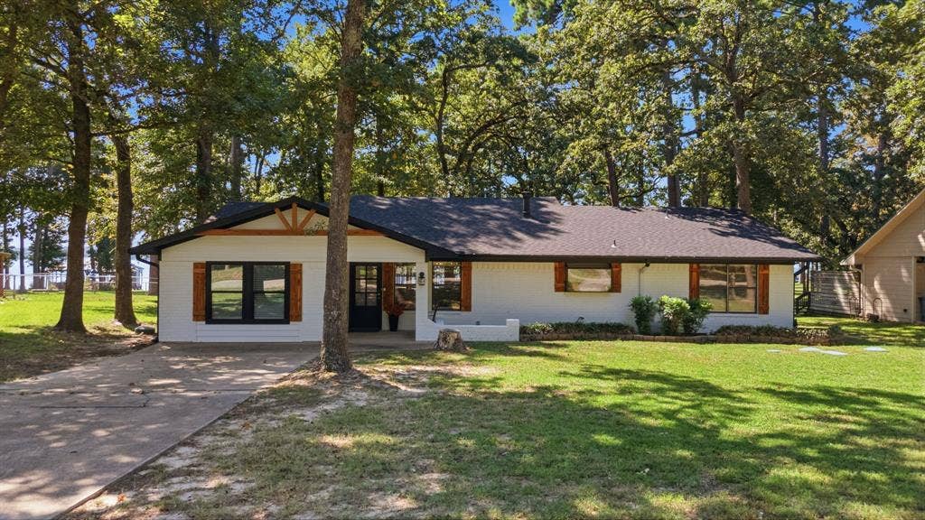 688 Charlya Drive, Bullard, TX 75757