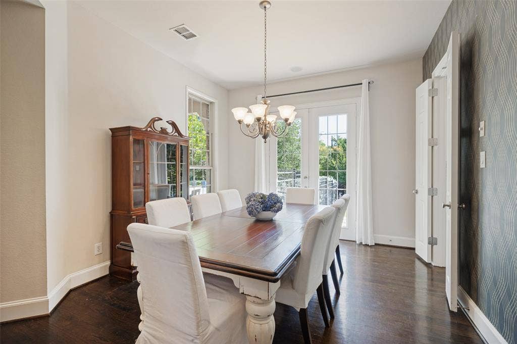 301 Longhorn Drive, McKinney, TX 75071 Formal dining room located just off the kitchen.
