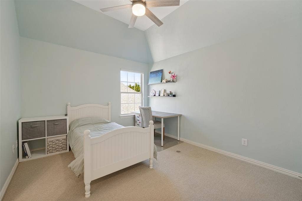 301 Longhorn Drive, McKinney, TX 75071 Upstairs secondary bedroom with access to a Jack and Jill bathroom.