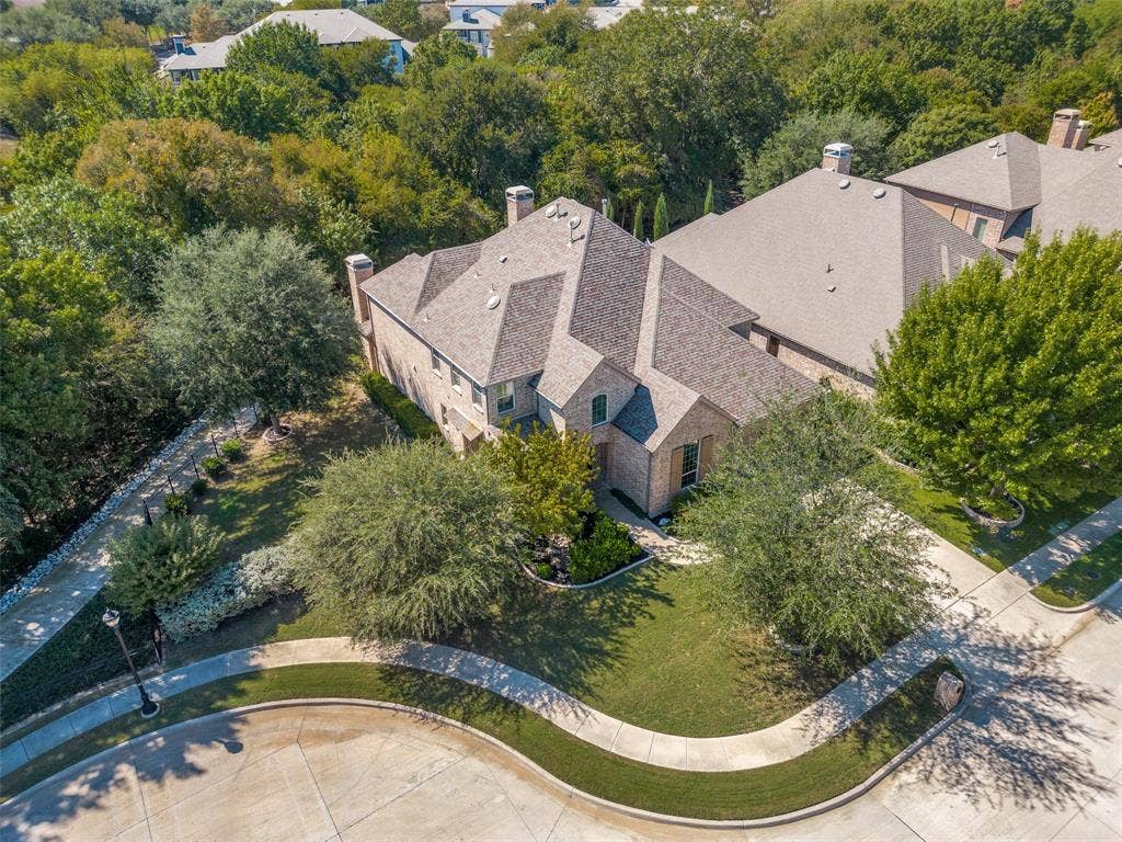 301 Longhorn Drive, McKinney, TX 75071 Beautiful curb appeal welcomes you to this five bedroom Highland home, tucked along a greenbelt on a quiet cul de sac in Stonebridge Ranch.