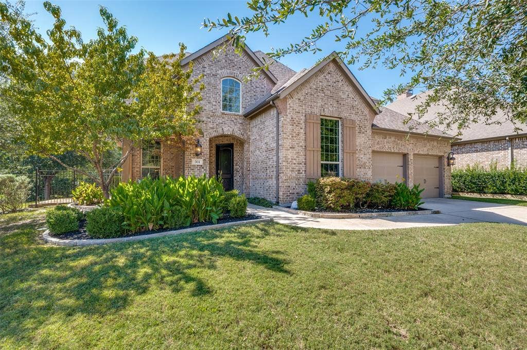 301 Longhorn Drive, McKinney, TX 75071 Beautiful curb appeal welcomes you to this five bedroom Highland home, tucked along a greenbelt on a quiet cul de sac in Stonebridge Ranch.