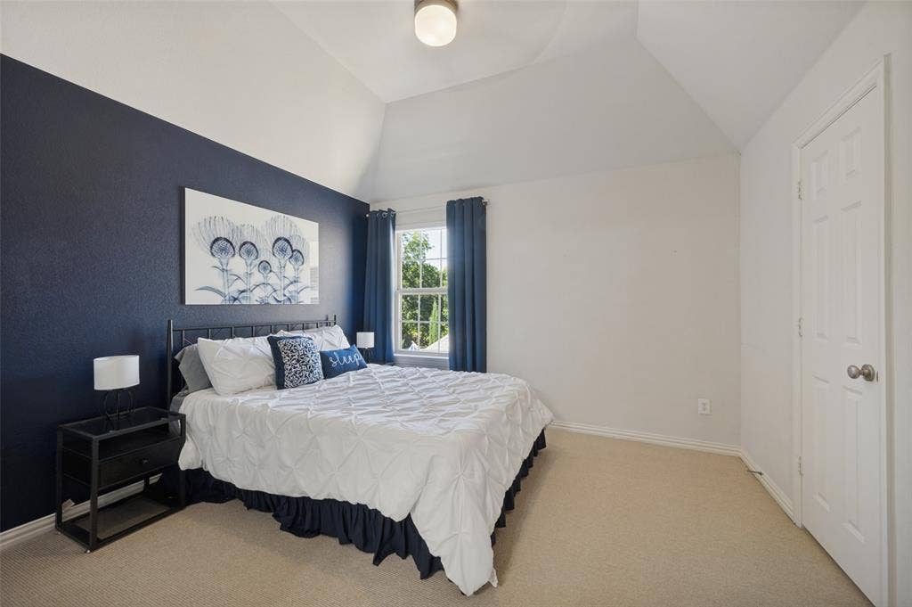 301 Longhorn Drive, McKinney, TX 75071 Upstairs secondary bedroom with private ensuite.