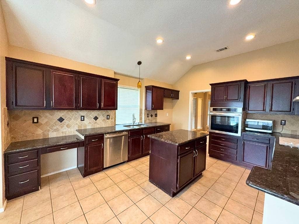 2818 Pecan Meadow Drive, Garland, TX 75040 2818 Pecan Meadow Drive, Garland, TX 75040