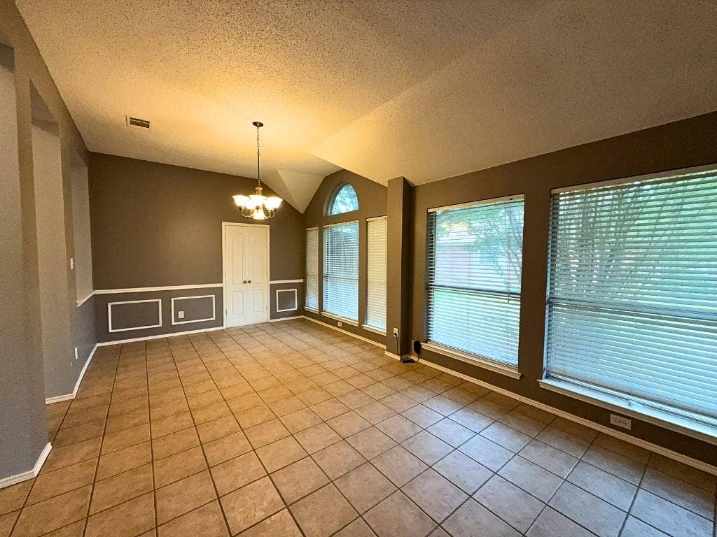 2818 Pecan Meadow Drive, Garland, TX 75040 2818 Pecan Meadow Drive, Garland, TX 75040