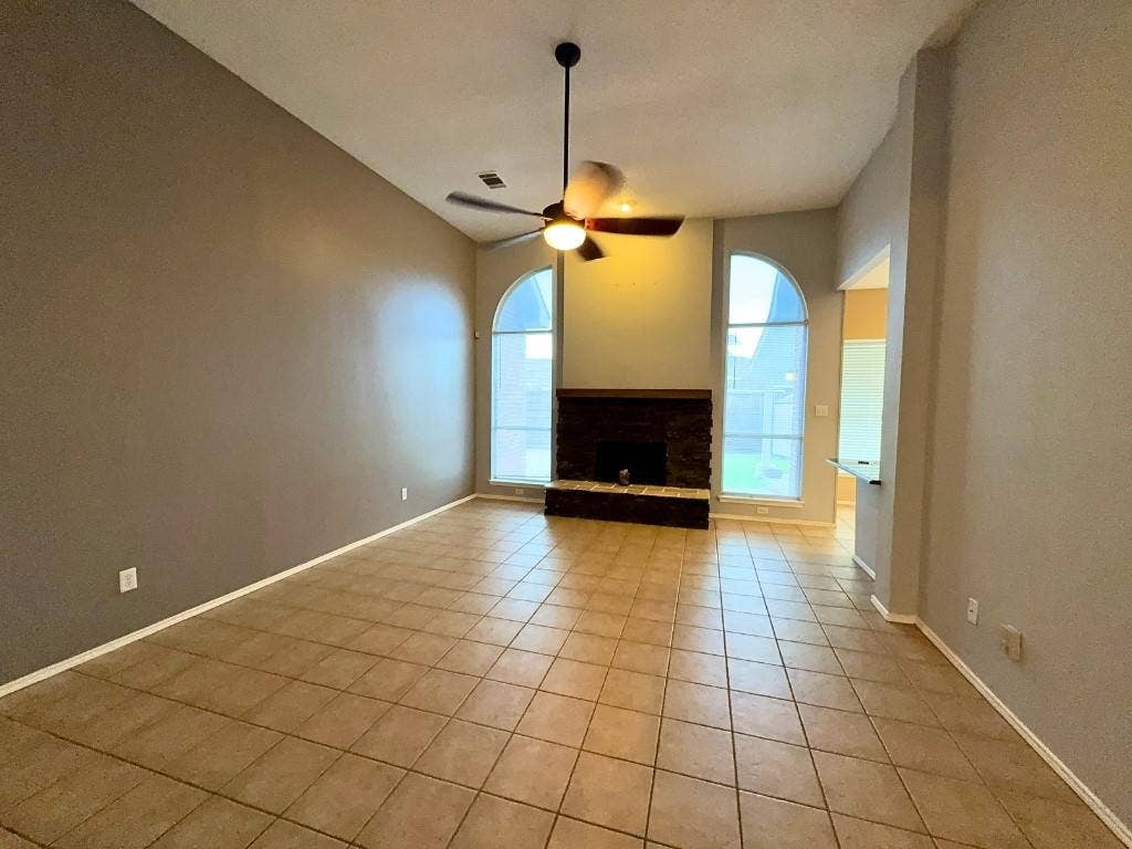 2818 Pecan Meadow Drive, Garland, TX 75040 2818 Pecan Meadow Drive, Garland, TX 75040