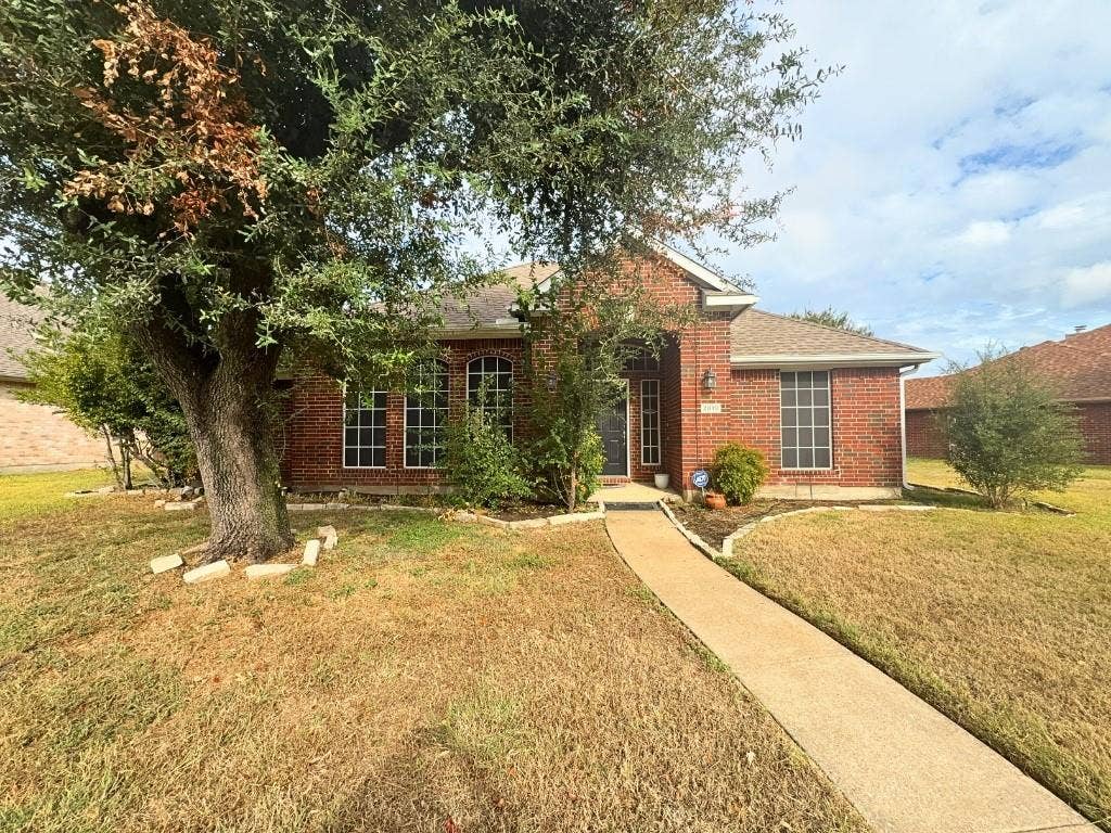 2818 Pecan Meadow Drive, Garland, TX 75040 2818 Pecan Meadow Drive, Garland, TX 75040