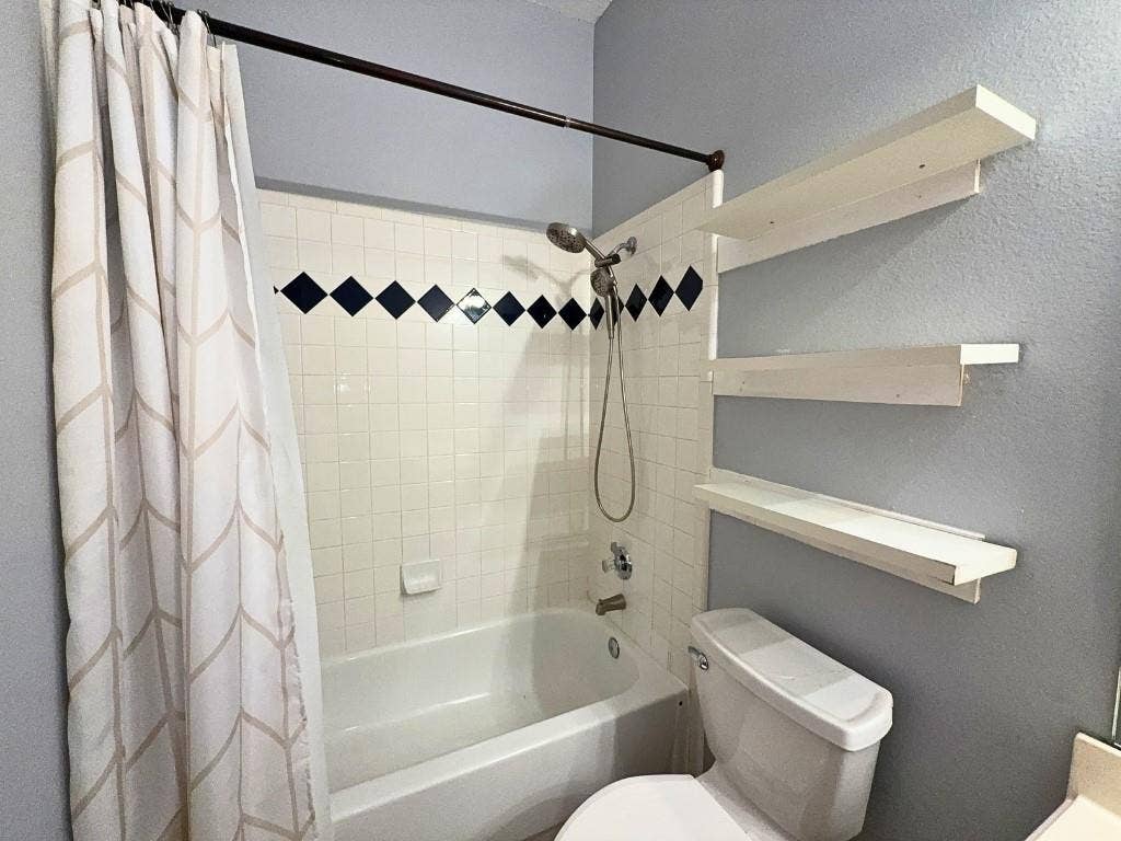 2818 Pecan Meadow Drive, Garland, TX 75040 2818 Pecan Meadow Drive, Garland, TX 75040