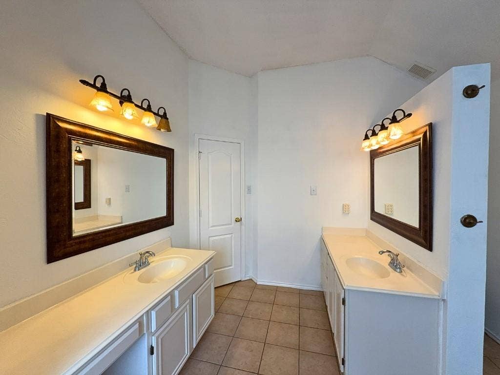 2818 Pecan Meadow Drive, Garland, TX 75040 2818 Pecan Meadow Drive, Garland, TX 75040