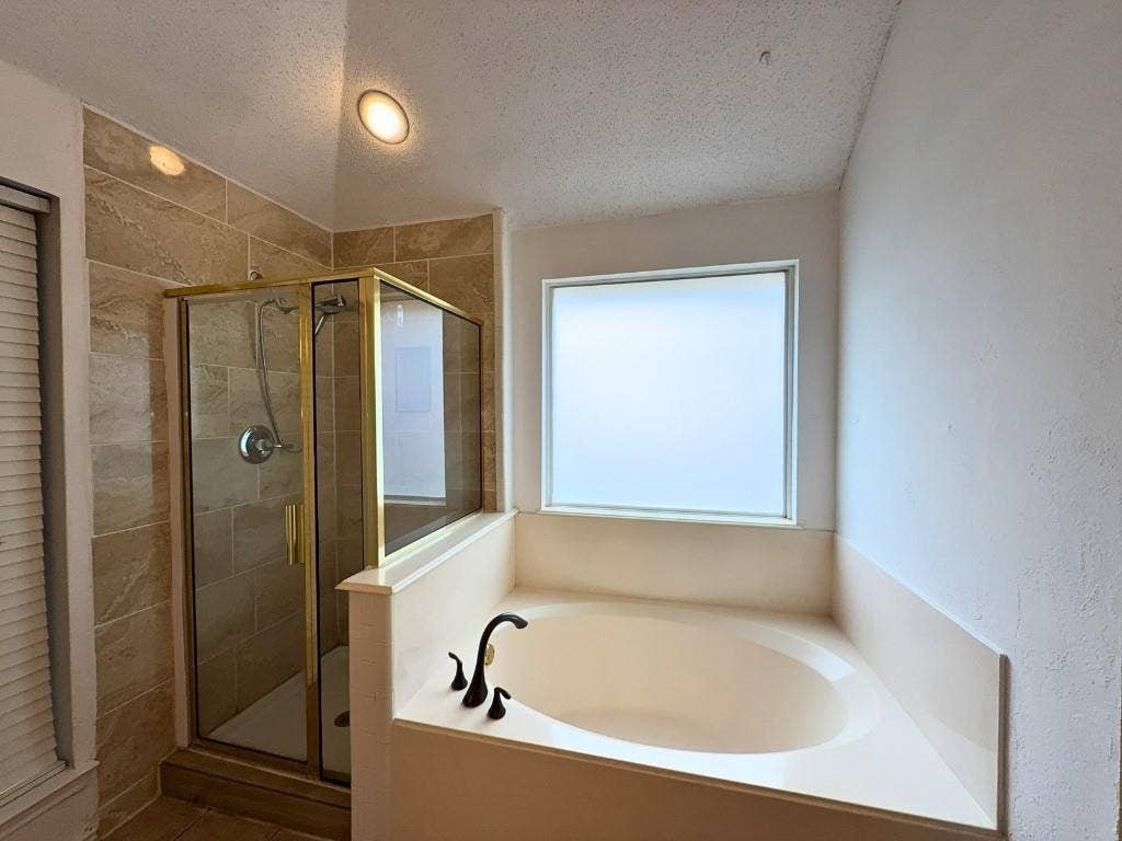2818 Pecan Meadow Drive, Garland, TX 75040 2818 Pecan Meadow Drive, Garland, TX 75040