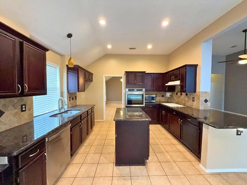 2818 Pecan Meadow Drive, Garland, TX 75040 2818 Pecan Meadow Drive, Garland, TX 75040
