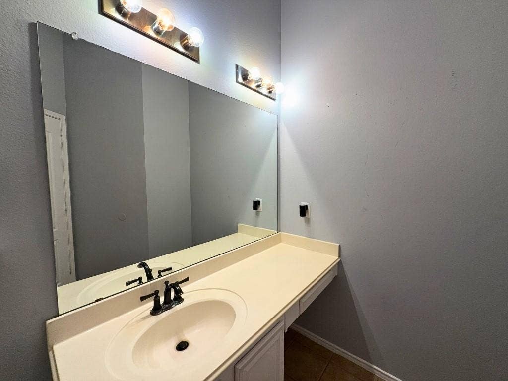 2818 Pecan Meadow Drive, Garland, TX 75040 2818 Pecan Meadow Drive, Garland, TX 75040