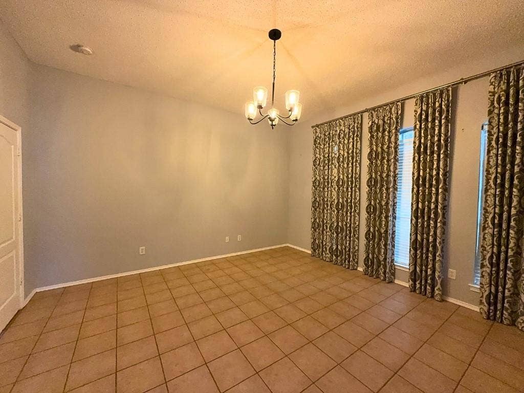 2818 Pecan Meadow Drive, Garland, TX 75040 2818 Pecan Meadow Drive, Garland, TX 75040