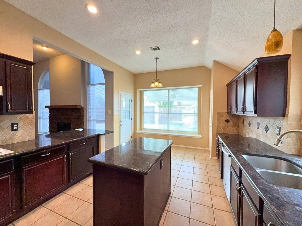 2818 Pecan Meadow Drive, Garland, TX 75040 2818 Pecan Meadow Drive, Garland, TX 75040