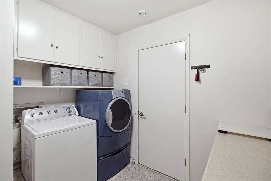 2712 Beechmont Place, Dallas, TX 75228 Conveniently located just off the kitchen, the dedicated laundry room offers space for a full-size washer and dryer, overhead cabinetry, open shelving, and additional counter space for folding clothes or organizing household essentials.