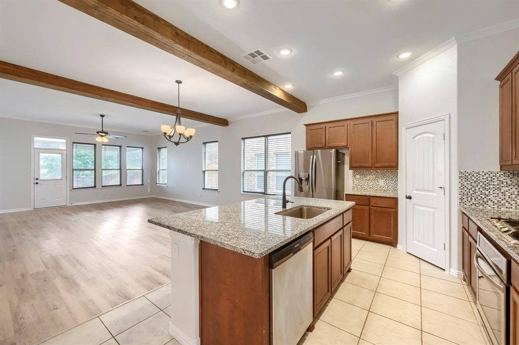 1733 Rio Secco Drive, Fort Worth, TX 76131