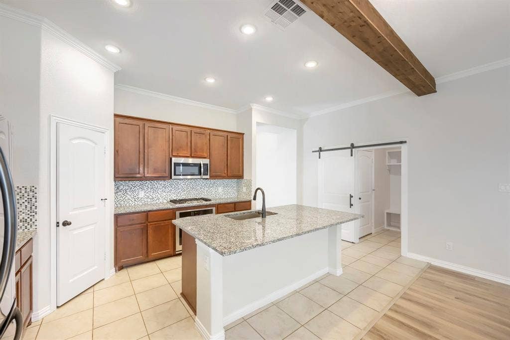 1733 Rio Secco Drive, Fort Worth, TX 76131