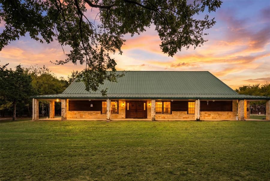 Property photo for 464 Oak Hill Road, Valley View, TX