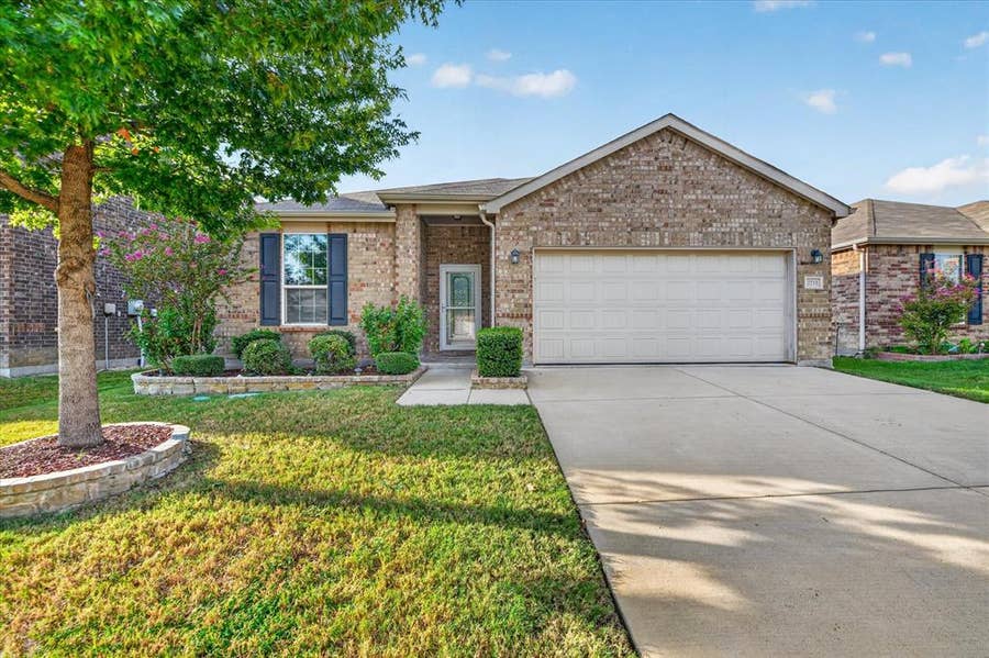 Property photo for 2233 Buelingo Lane, Fort Worth, TX